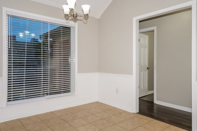 Building Photo - 7658 Shadow Hills Dr