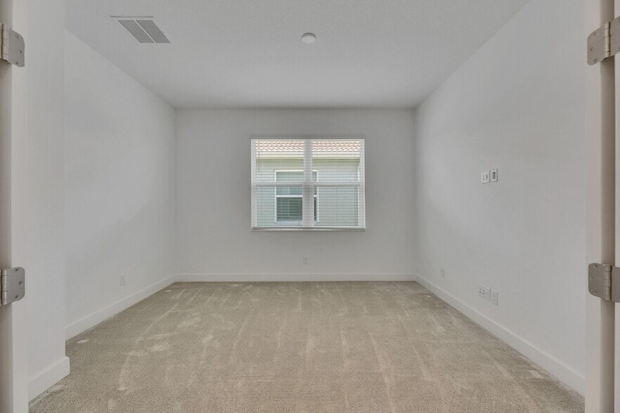 Building Photo - 4915 Sienna Isles Ave