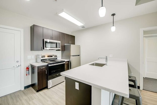 Building Photo - Lofton