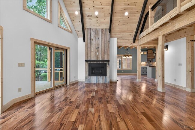 Building Photo - 308 Acres Ct