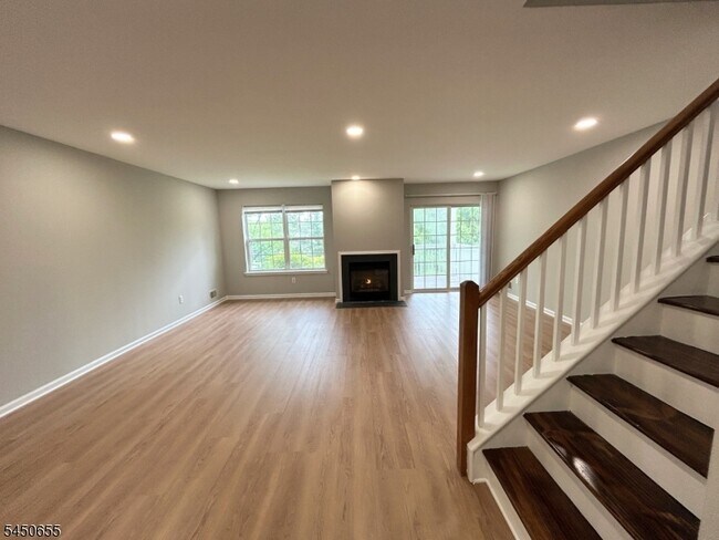 Building Photo - 2501 Vantage Ct
