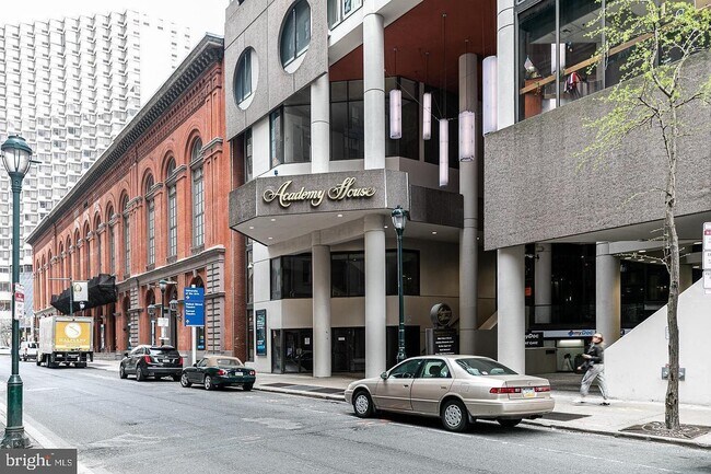 Building Photo - 1420 Locust St