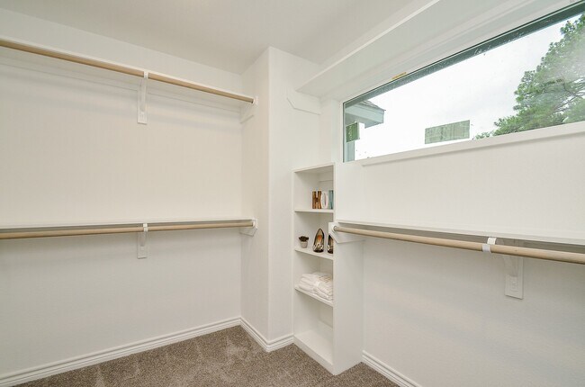 Building Photo - 12961 Orion Ct E