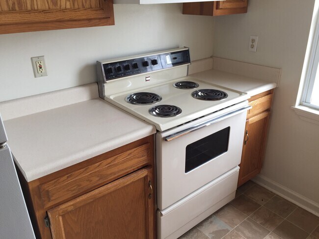 Building Photo - 2 Bed, 1.5 Bath Apartment in Shelbyville!