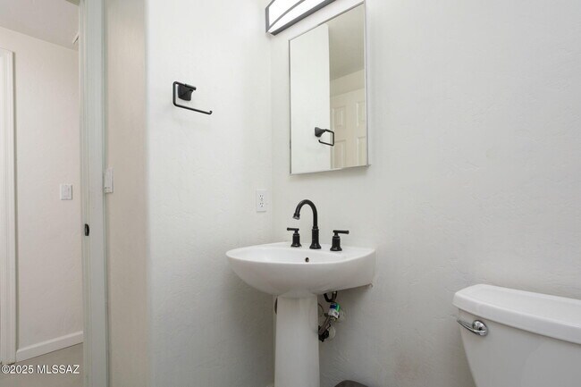 Building Photo - 6851 W Kern Dr