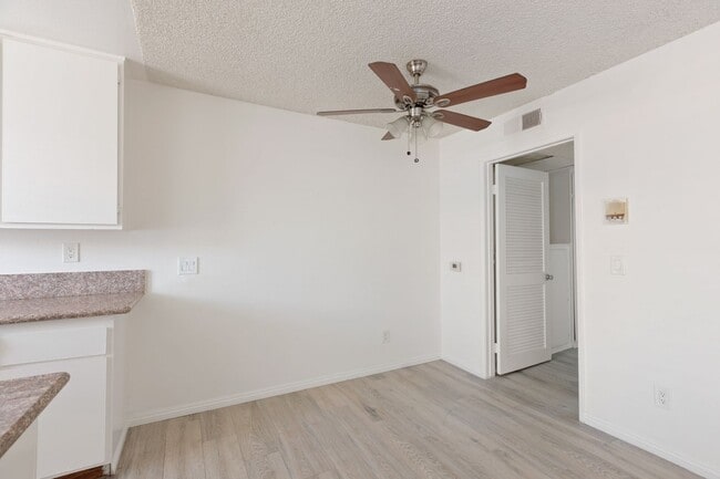 Building Photo - 7233 Loma Verde Ave