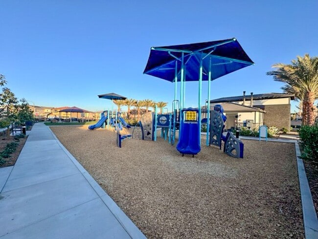 Building Photo - Welcome to Your Brand New 3 Bedroom Solar Home in the Gated Willow Springs Community of Murrieta!