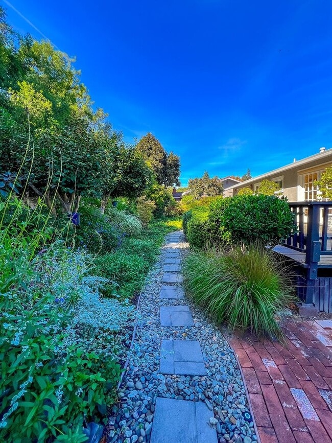 Building Photo - Beautifully Updated Three Bedroom Browns Valley Home