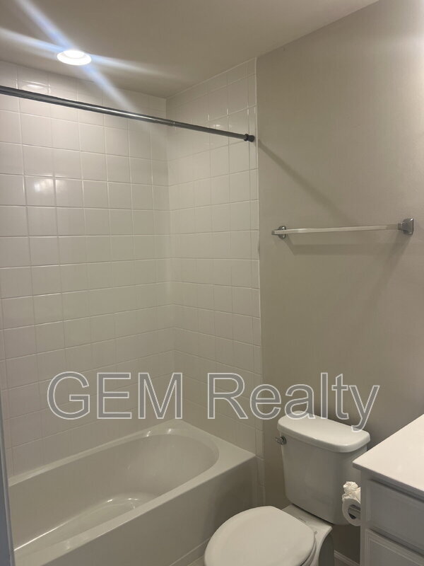 Building Photo - 1833 Sag Harbor Ln