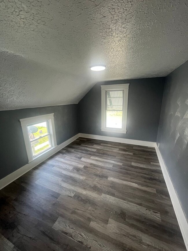 Building Photo - Section 8 Accepted, Charming 4BR 2 BA Home...