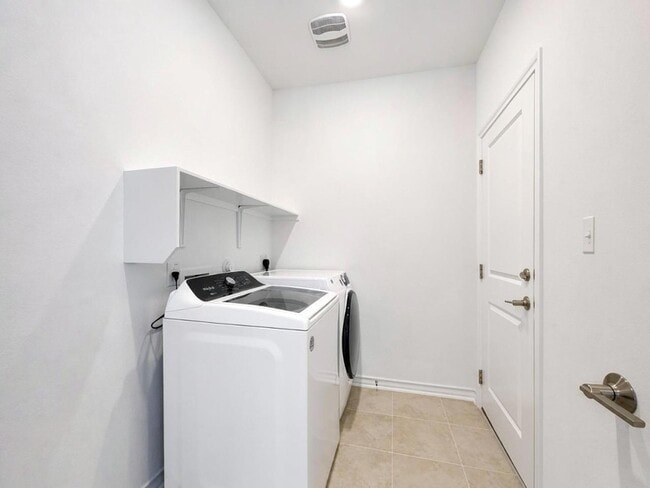 Building Photo - 366 Papaya Dr