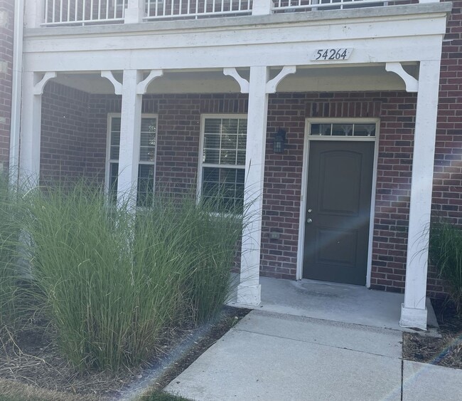 Building Photo - Shelby Township, 1st Floor Access!  2 Bedrooms, 2-Baths, att. Garage