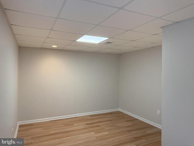 Building Photo - 10909 Clara Barton Ct