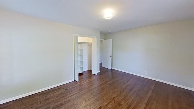 Building Photo - 841 Hillside Dr