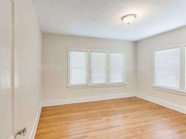 Building Photo - 2005 NW 18th St