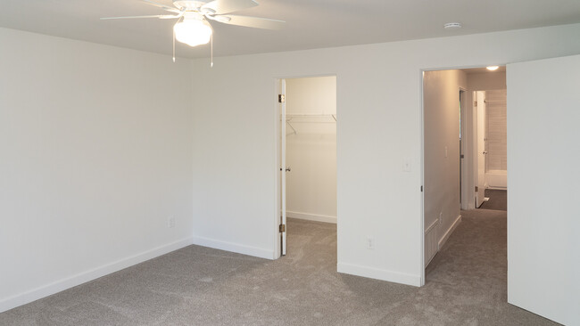 masterbedroom with walkin closet - 7010 40th St W