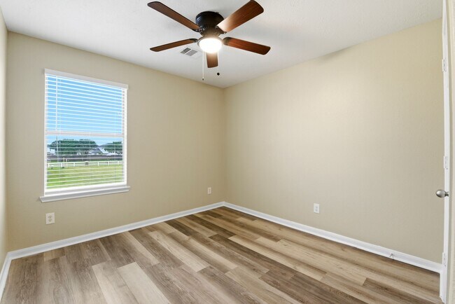 Building Photo - 1230 Grassy View Dr