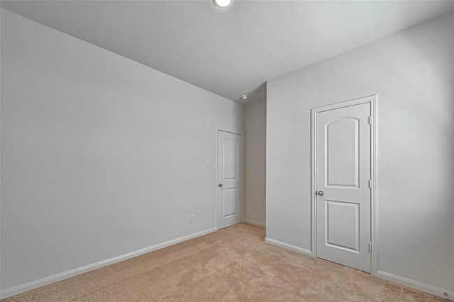 Building Photo - 553 Amberwood Pk Dr