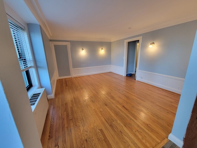 Building Photo - 15 E Kirby St