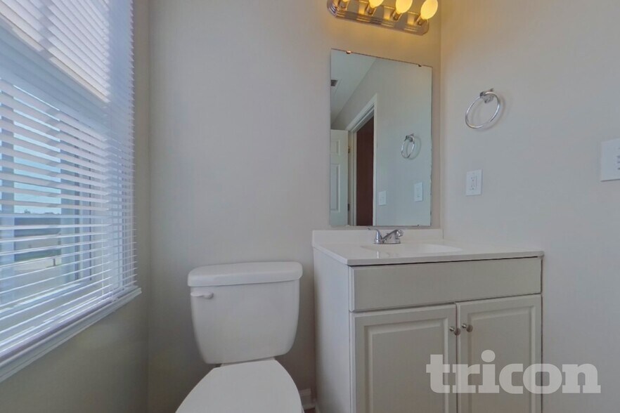 Building Photo - 403 Parkstone Ct