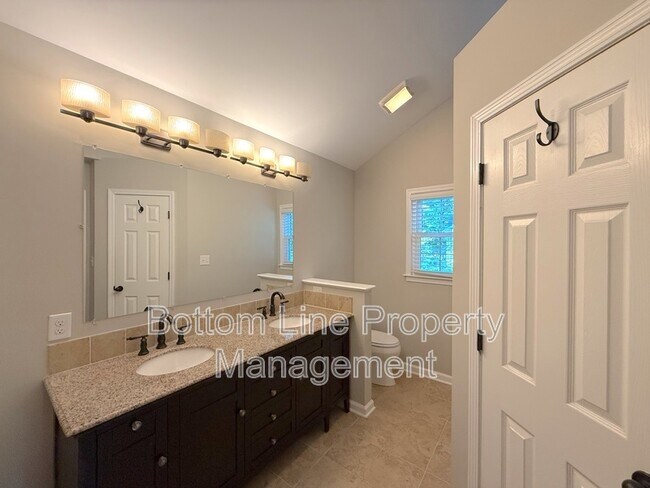 Building Photo - 2321 Heathershire Ln
