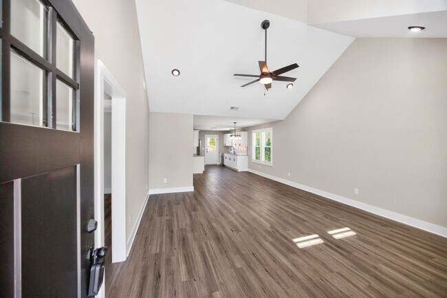 Building Photo - 206 Ross Ave