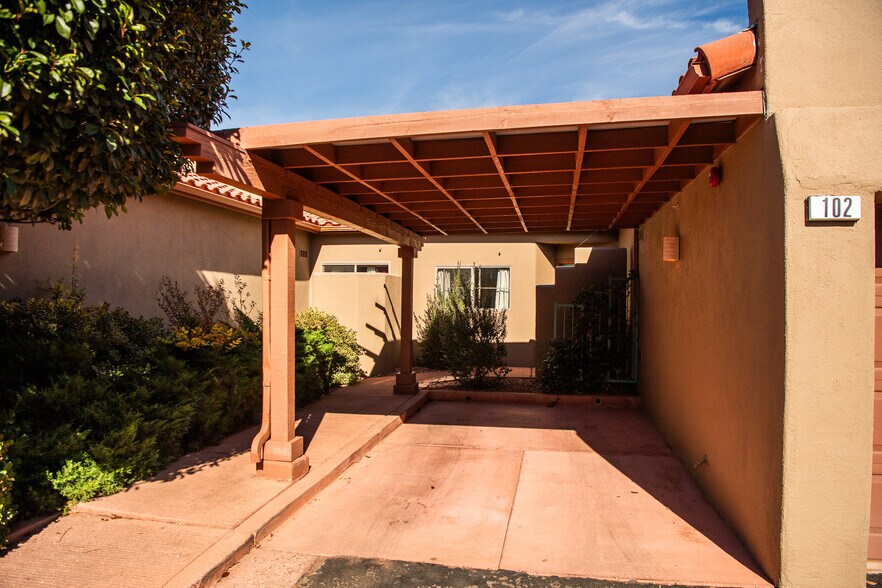 Building Photo - 102 Pine Leaf Ln