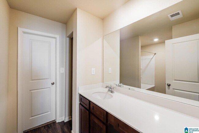 Building Photo - 7069 Broad St