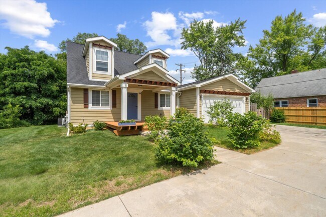 Building Photo - 1 Maple Vlg Ct