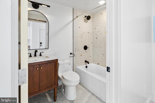 Building Photo - 900 N 41st St