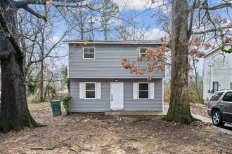 Building Photo - 724 Sylvan