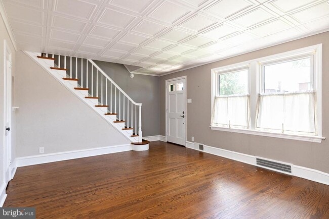 Building Photo - 17 Dowling Ave