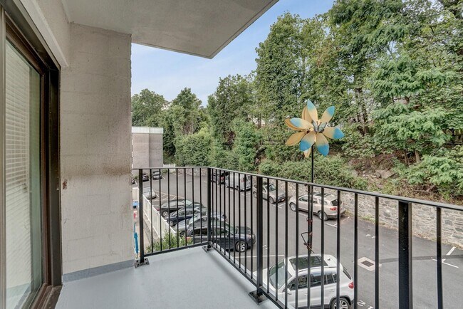 Building Photo - 128 Colonial Pkwy
