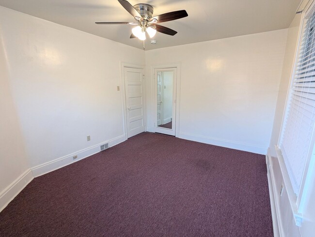 Building Photo - 3 Bedroom 1.5 Bathroom Fresh Renovation wi...