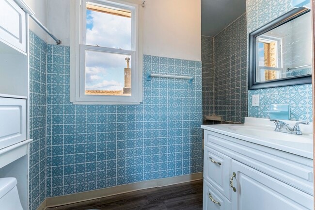 Building Photo - 2643 W 21st Pl