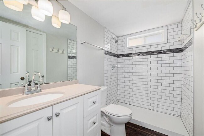 Building Photo - 1055 Autumn Crest Ct
