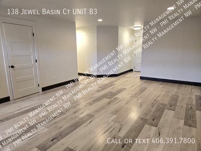 Building Photo - Pet friendly, Spacious apartment with Wash...