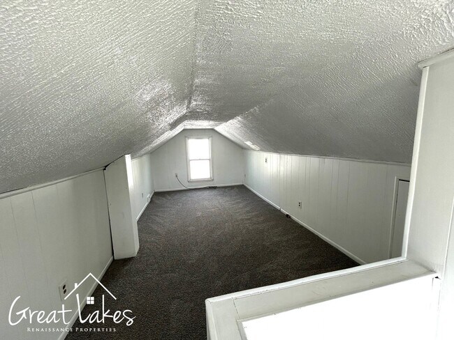 Building Photo - Charming 3 Bedroom 1 Bathroom now available for rent