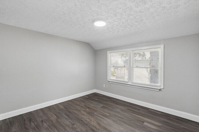 Building Photo - 1272-1274 E 21st Ave