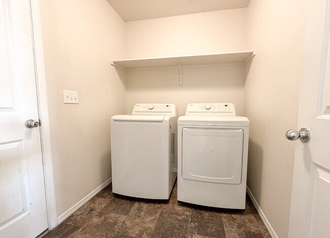 Building Photo - 4 Bed / 2 Bath Home for Rent in Caldwell – 1,886 Sq Ft