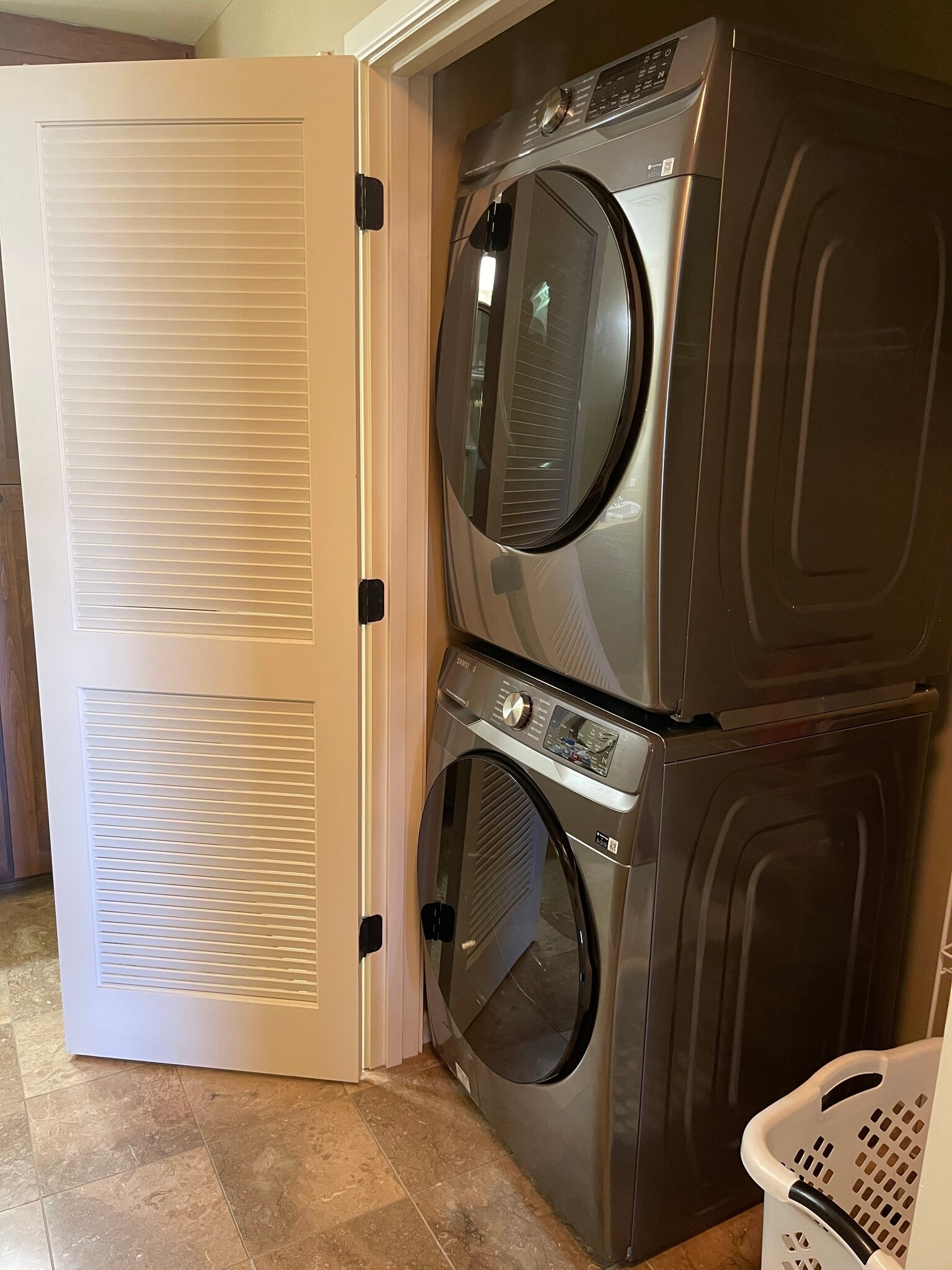 Full size Washer/Dryer - 323 W Jefferson St