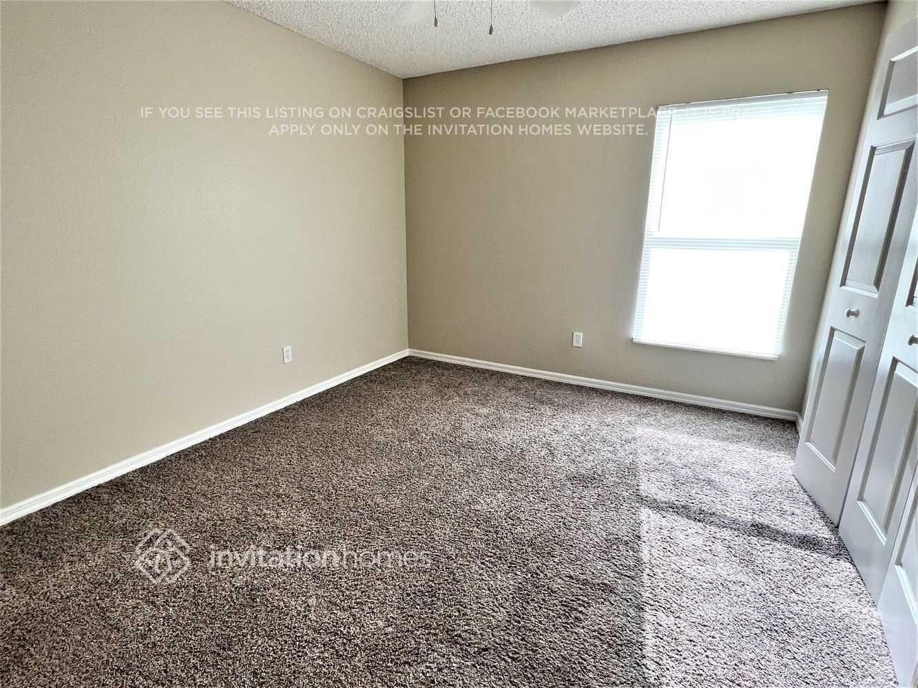 Building Photo - 1300 Navarre Dr