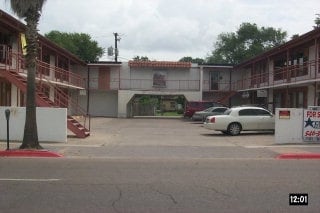 Building Photo - 905 E Adams St