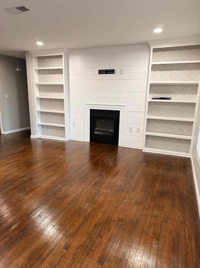 Building Photo - 3/2 Pascagoula