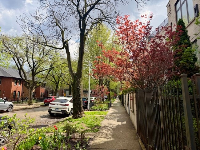 Building Photo - 1350 N Leavitt St