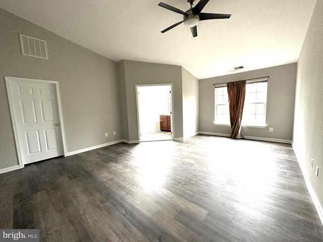 Building Photo - 22609 Welborne Manor Square