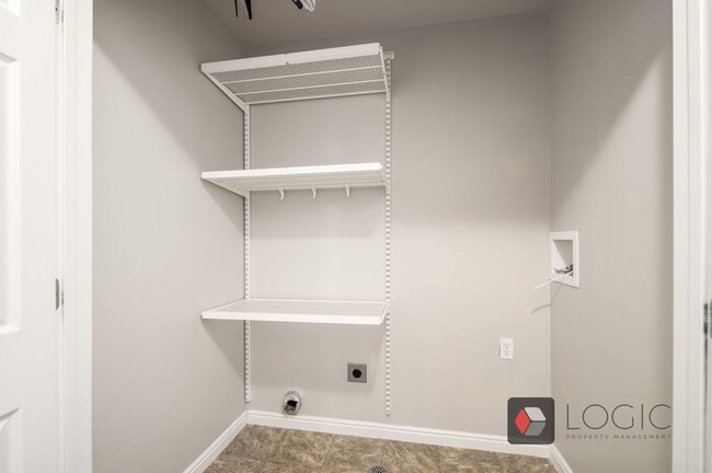 Building Photo - Stunning Row End Townhome In Excellent Loc...