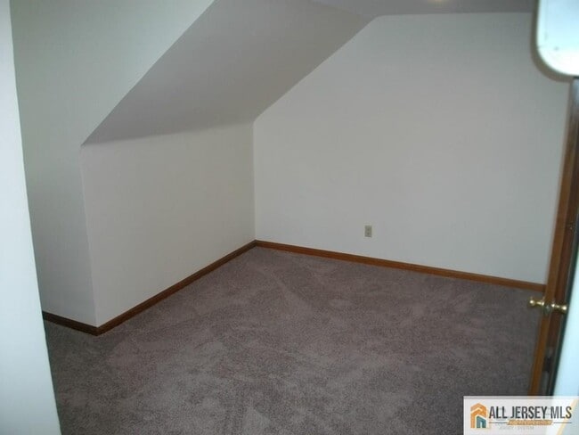 Building Photo - 6 Linwood Pl