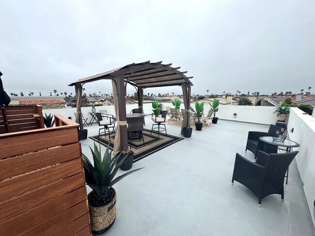 Building Photo - Brand New Custom Home with Ocean Views and...