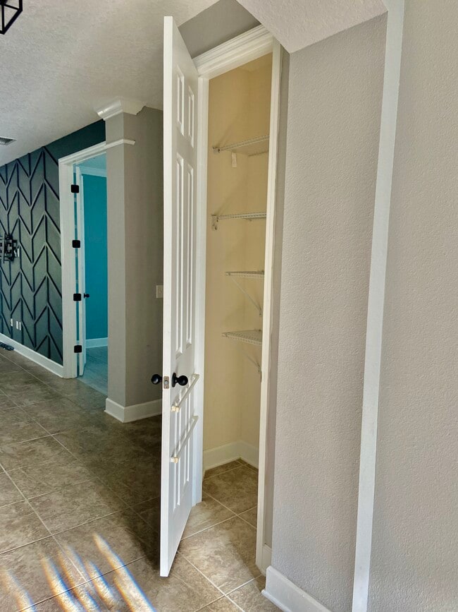 Building Photo - 30 Paradise Valley Dr